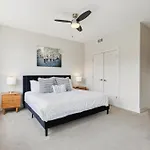 Modern Condo Walking Distance To Must-See Attractions Of Nola