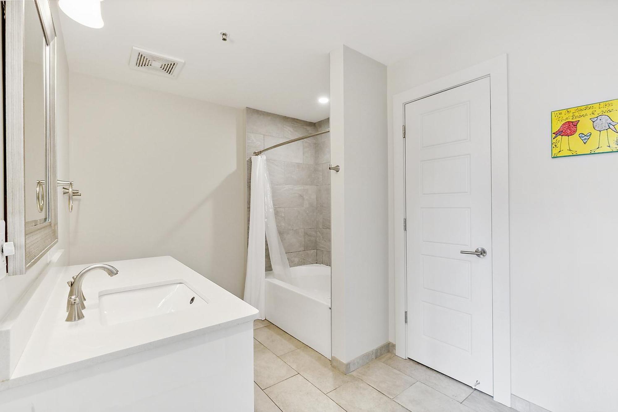 Modern Walking Distance To Must-see Attractions Of Nola Apartment *